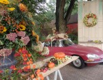 Feestelijke decoratie bij de ingang van het Openluchtmuseum.